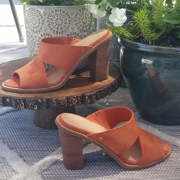 UGG CORAL SLIP ON HEELS - Picture 7 of 12